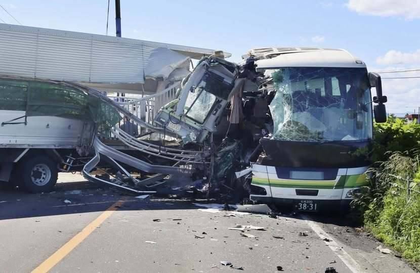 BREAK!NG NEWS! Horr!f!c accident. At least 15 people have passed away after a truck collided with a bus. SEE MORE BELOW in comment‫