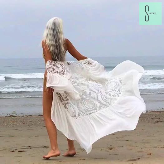 At 69, she is dubbed ‘The world’s most beautiful grandmother’ –but wait till she turns around… Check the comments 👇🏻😲.