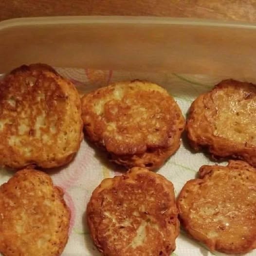 Amish Onion Fritters \”I had these at a friend\’s party and I begged for the recipe!! Don\’t tell anyone but they\’re better than my moms. Super easy and super delicious. I make them for every party now.\” Must express something to keep getting my recipes…. Thank you. Recipe in comment .👇