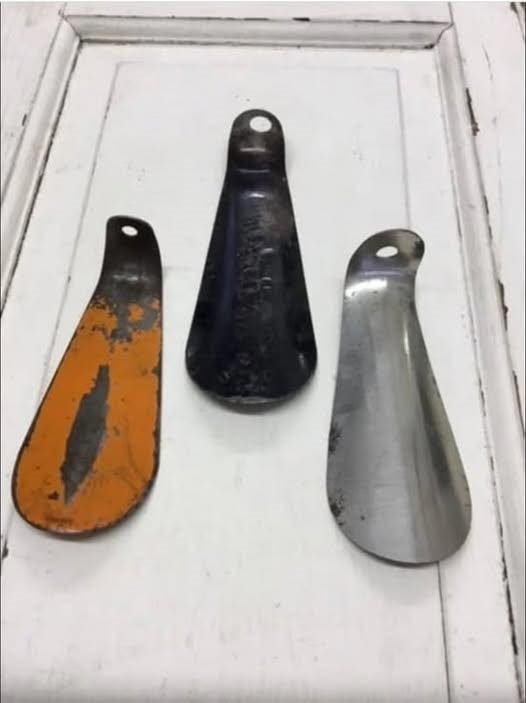 While cleaning my old house, I came upon these items, which seem familiar to me. Assist me in identifying these objects… Check the comments… 👇