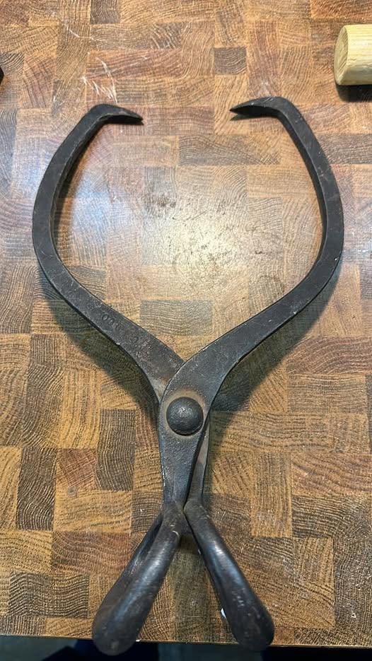 Found this in my 1924 home, most likely older as it was my grandfathers house…😲 Look closely in the First comment below ⬇️