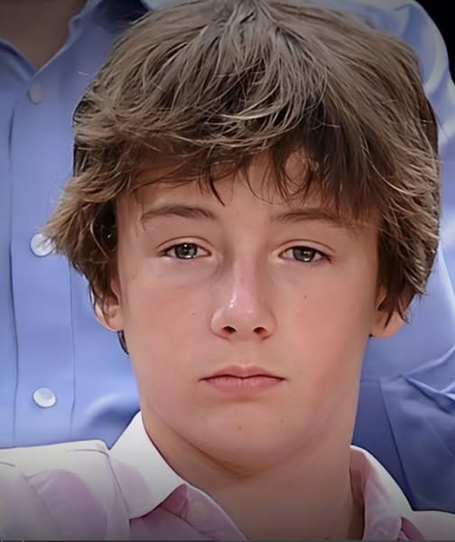 He was only 13 years old when he lost his star mom in a sudden accident 😭💔 Years later, he took her last name, despite being his famous dad’s carbon copy 😲 do you recognize those eyes…