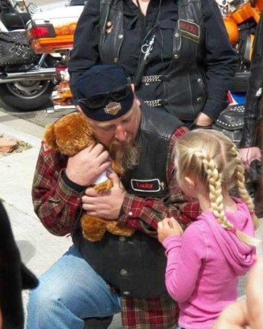 SHE GAVE HIM A TEDDY BEAR—AND HE TOOK OFF HIS SUNGLASSES TO HIDE THE TEARS His name patch said Lucky, but I don’t think he felt like that in the moment.… See more