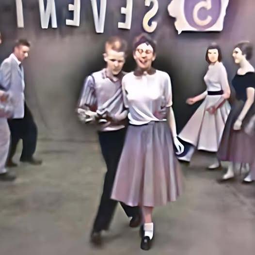 Back in the 1950s, everyone knew this dance. But nowadays, only a few people can remember it.Watch the dance in the first comment below ⬇️
