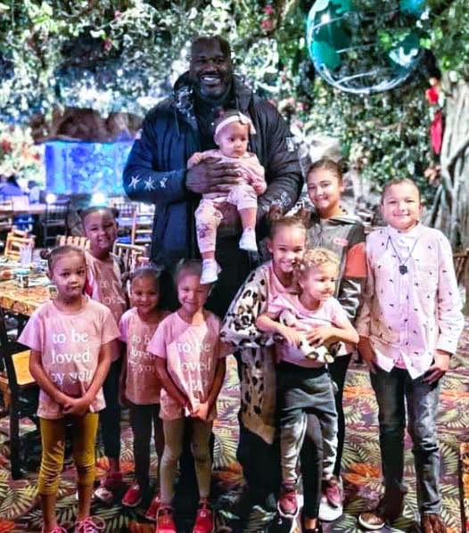 You’ll never guess what Shaq O’Neal did for this family of ELEVEN 😱😱😱 Read comments for full story 👇👇👇