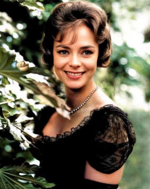 ❤️Does anyone even remember this legendary lady? Well the actress is now 98 and she still looks yes u read it right NINETY-EIGHT. ❤️How do some people keep up like this? Really try not to smile when you see her today. She is now rarely seen, so this is your chance. Pictures and the full story are in the comments 👇