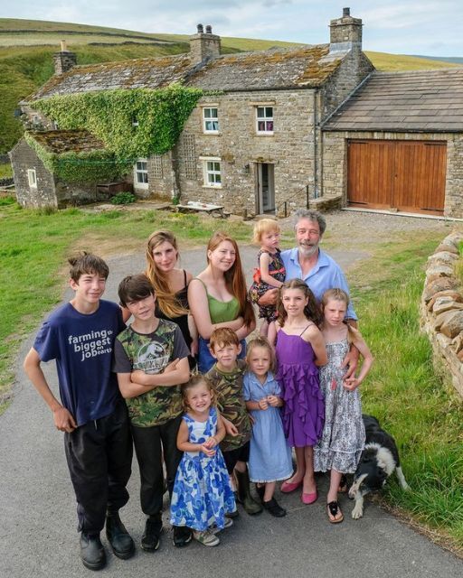 IT STARTED WITH AN IDEA A FEW YEARS AGO—AND NOW WE MANAGED TO MOVE FAR, FAR AWAY FROM CIVILIZATION It was just one of those late-night talks at first. I remember we were both exhausted—laundry piled high, dishes we didn’t even try to hide, and three kids asleep on the couch. He looked at me over his second cup of reheated coffee and said, “What if we just… left?” I laughed. “Left what? The town? The bills? Reality?” But then the laughter turned into silence. Not awkward—just curious. What if we really did it? We started researching during naps and after bedtime routines. Looking at land, learning how to fix things, how to grow food, how to live with less. One acre became five. Five became twenty-seven. And suddenly ⬇️⬇️⬇️⬇️