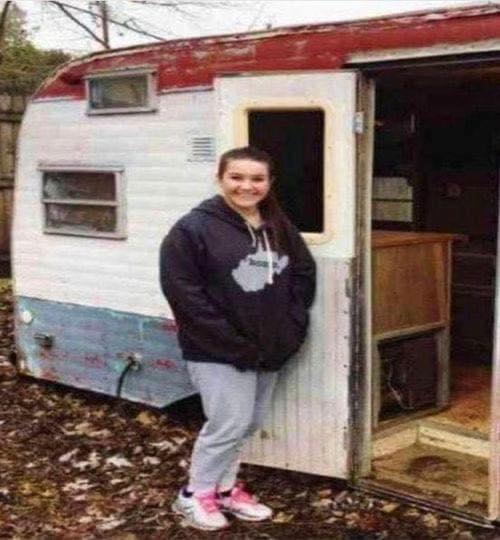 A teenage girl bought an old caravan for only $ 200. She raised money, invested twice as much, and now she’s moved into it! If you see what the interior looks like… I didn’t expect… – Check the comments 👇