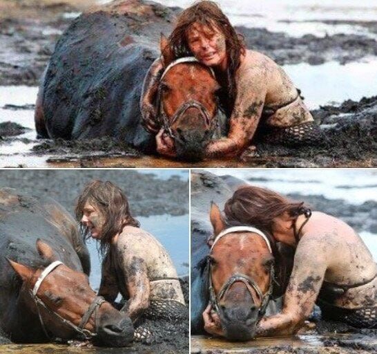 As her horse was drowning, this woman did the unthinkable 💔🥹 Check comments 👇🏻