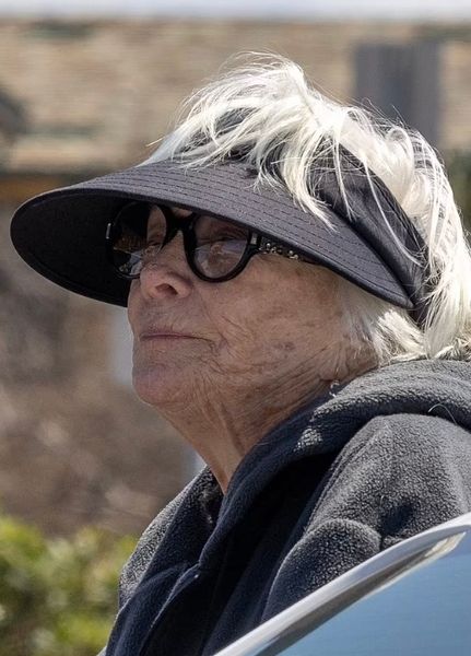 This legendary actress left a lasting impact on Hollywood, known not only for her remarkable roles but also for her scandalous romances with some of the industry’s biggest stars. Now 91, she lives a quiet life close to nature—but when she appears in public, she never fails to turn heads with her latest revelations. (check in the first comment👇)