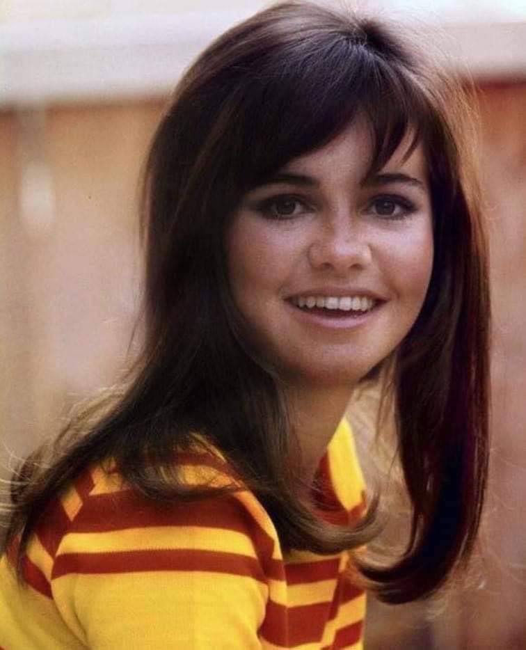 Sally Field recently turned 76 – try not to smile when you see her today. Photo in comments 😍