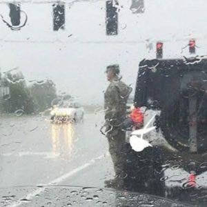 U.S. Soldier Snapped Standing To Attention In The Pouring Rain – Let’s Pay Him Tribute… 👎👎👎