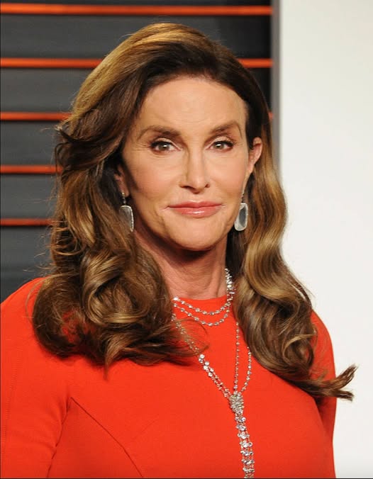 Caitlyn Jenner revealed her children still refer to her as “dad” 😯