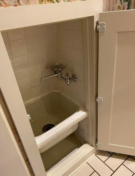 I’m helping a friend clean her house and she showed me this. It’s in the kitchen at knee level. What is it for, being that low? Check the comments ⬇️