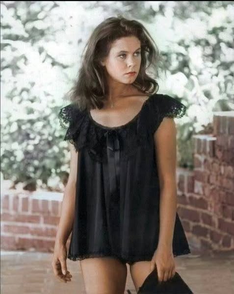 This legendary actress captured hearts worldwide in the 1960s, but her promising career was tragically cut short when she passed away far too young. 😟💔 (check in the first comment👇)