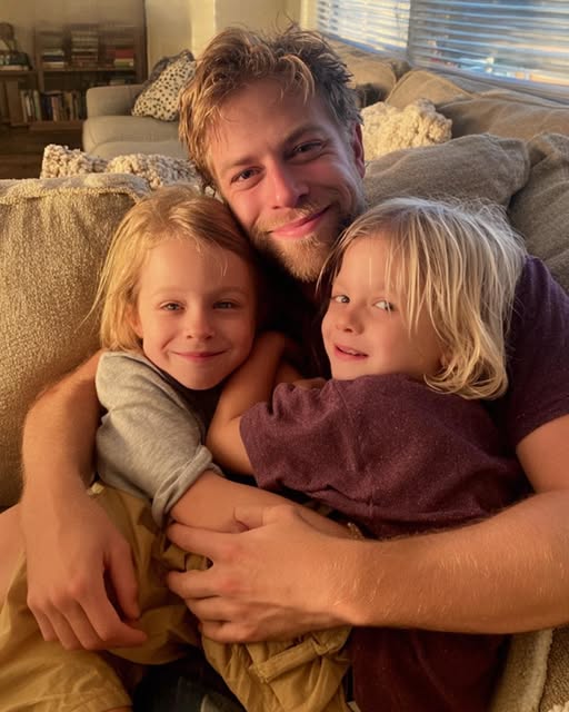 After I lost my job, my wife left me and our twins. Two years later, I saw her crying in a café. She’d walked out saying, “I can’t do this anymore.” The first year was hell, but my kids kept me going. By year two, I had a new job, a new home, and hope again. Then I saw her — tears in her eyes. I walked up and asked, “Anna, what happened?” (check in the first comment👇)