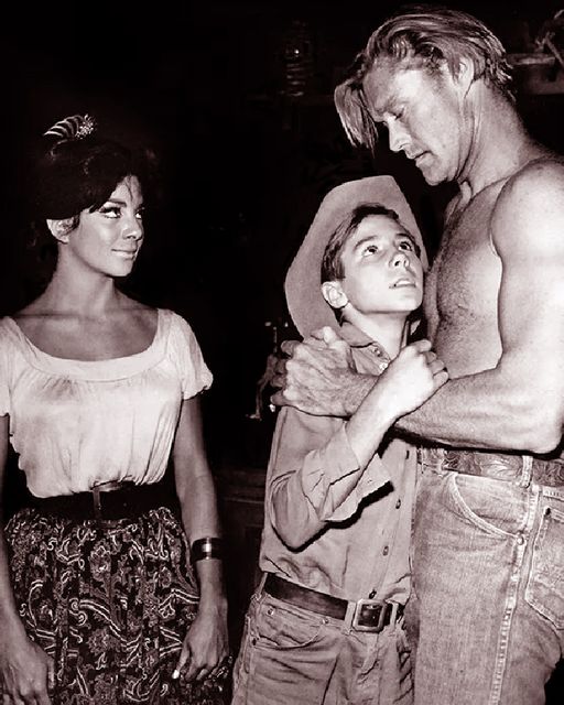 Look closer, this Scene from the ‘Rifleman’ is not edited and it confirms what we all suspected…🤯 Check the first comment