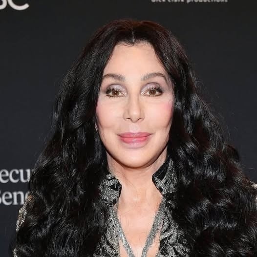 Paparazzi captured Cher, 76, with no makeup and in a wet blouse on vacation😳😍76-year-old Cher was caught in a white wet blouse on a yacht 😳😱Photos in comments👇