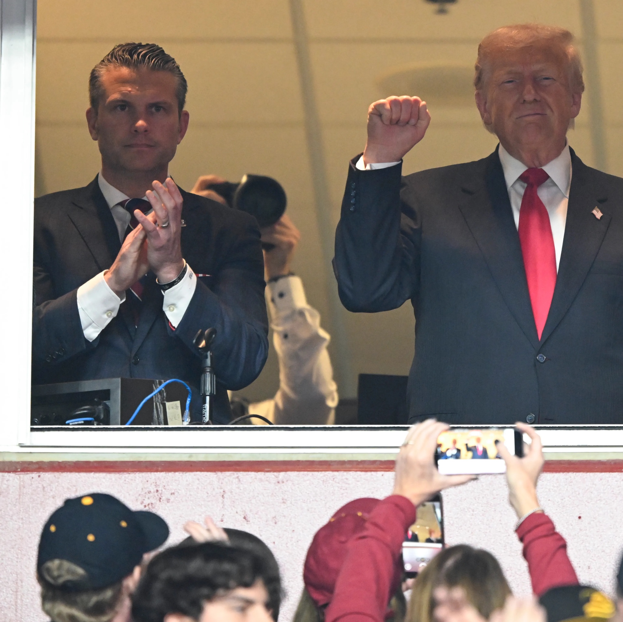 Donald Trump ‘rattled’ as he’s booed at stadium he wants named after him..Check 1st comment 👇