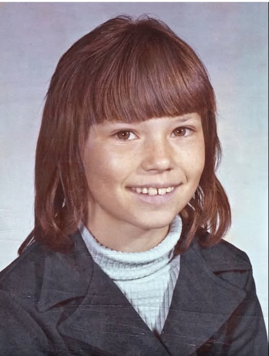 She grew up in poverty, not even having enough money for food. After her parents sudden death, she took care of her siblings. Today she is one of the BIGGEST singer in the world… 😱