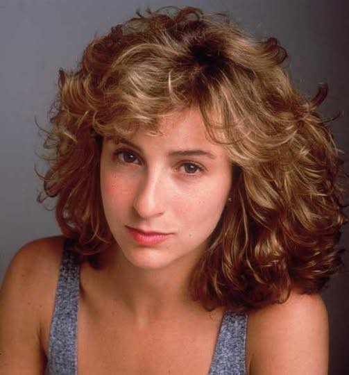 Jennifer Grey from ‘Dirty Dancing’ is now 63 Try not to smile when you see her today… Check the comments