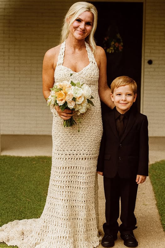 She Wore the Wedding Dress Her Son Crocheted — Until His Future Grandmother Tried to Humiliate Him in Front of Everyone 😡👇 Full story in the first comment