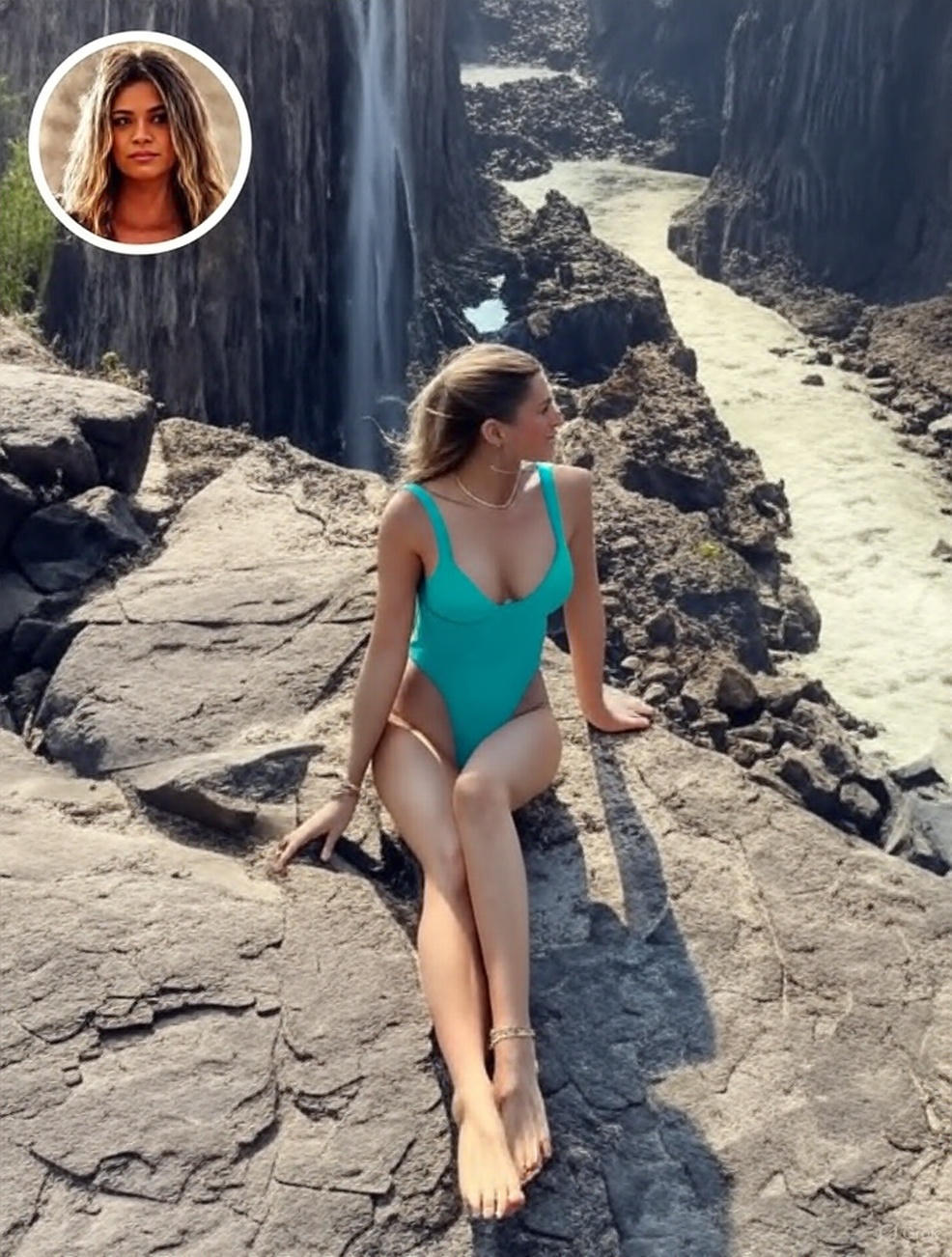 Woman Terrified After Spotting This Small Detail In Her Holiday Photo⬇️👀