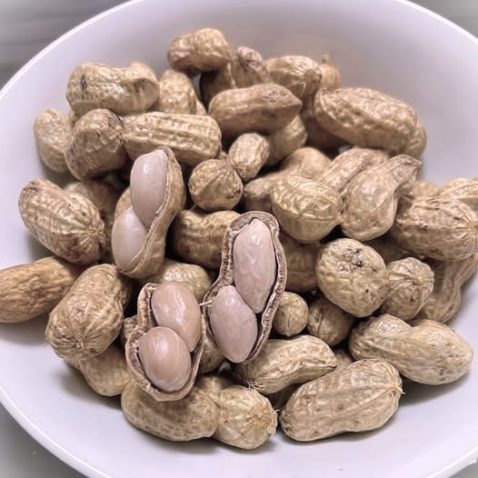 Doctors reveal that eating peanuts causes… 😮👇