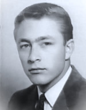 This young man was born in (1934). He was a successful actor and TV director, in a career spanning more than 3 decades. He had huge success playing a character called David Banner, in the late 70’s, early 80’s. You definitely wouldn’t like him when he is angry. Sadly he died at a young age in (1993)… But who is he 🤔 Name and story below