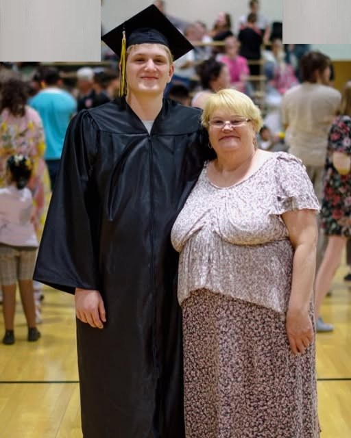 They Mocked Me for Being a Garbage Collector’s Son — One Sentence at Graduation Changed Everything (Check In First comment👇)