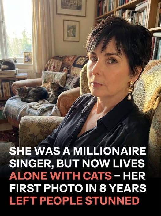 😯👀Millionaire Singer’s Solitary Life With Cats Revealed – Fans Stunned by Her First Photo in 8 Years😯(Check In First comment👇)