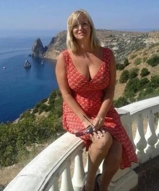 I Felt Confident in Bikinis Until I Discovered My Husband’s Nasty Secret For our anniversary, my husband organized a glamorous pool party and handed me a revealing bikini, insisting I “put that stunning body on display” for his male friends. I felt like a trophy throughout the festivities. Then, one of his friends approached me, awkwardly stating. “I’m not sure how to bring this up, but your husband shows us images of.. (continue)