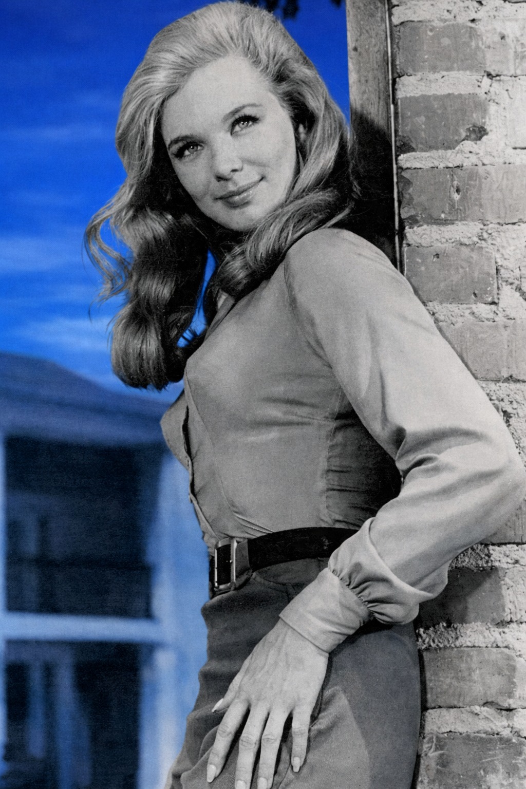 She’s 82 and still turning heads! With ageless beauty and unmatched poise, this star has lit up screens and hearts for years. Want to see her stunning transformation and legendary moments? Find out who she is in comment!👇