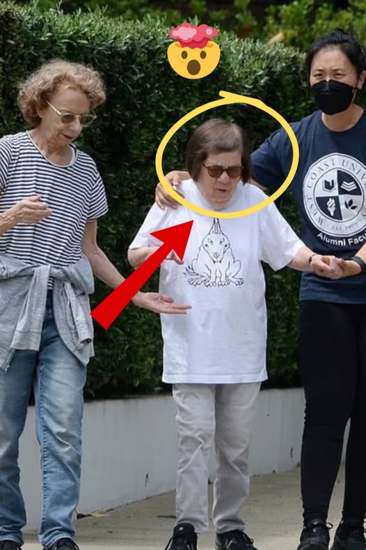 💔🌟An 80-year-old Oscar winner steps out in public for the first time in years — the touching moment has everyone talking. 😭 Who is she? See how she looks today. (Check In First comment👇)