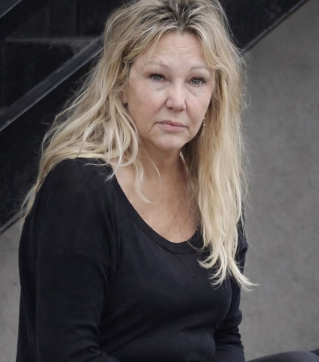 It’s hard to believe… but every guy had a crush on her in the ’90s 😍 PHOTO in the comments!🌟