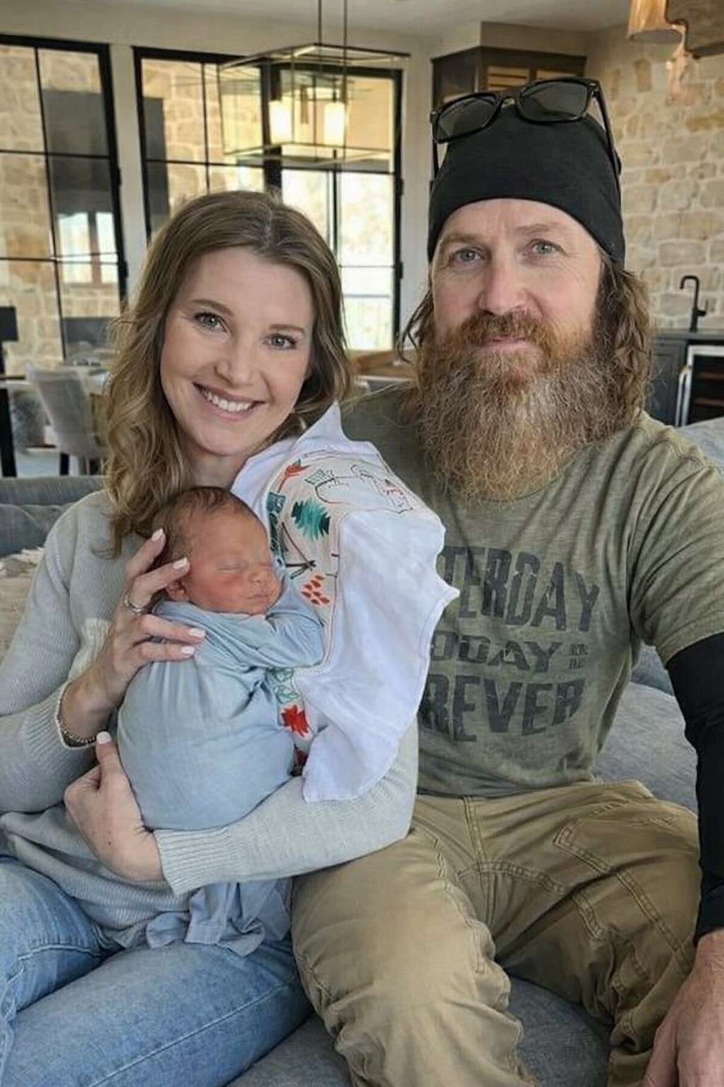 “Jase and Missy Robertson of ‘Duck Dynasty’ Struggle to Hold Back Tears in Emotional Announcement…” (Check In First comment👇)