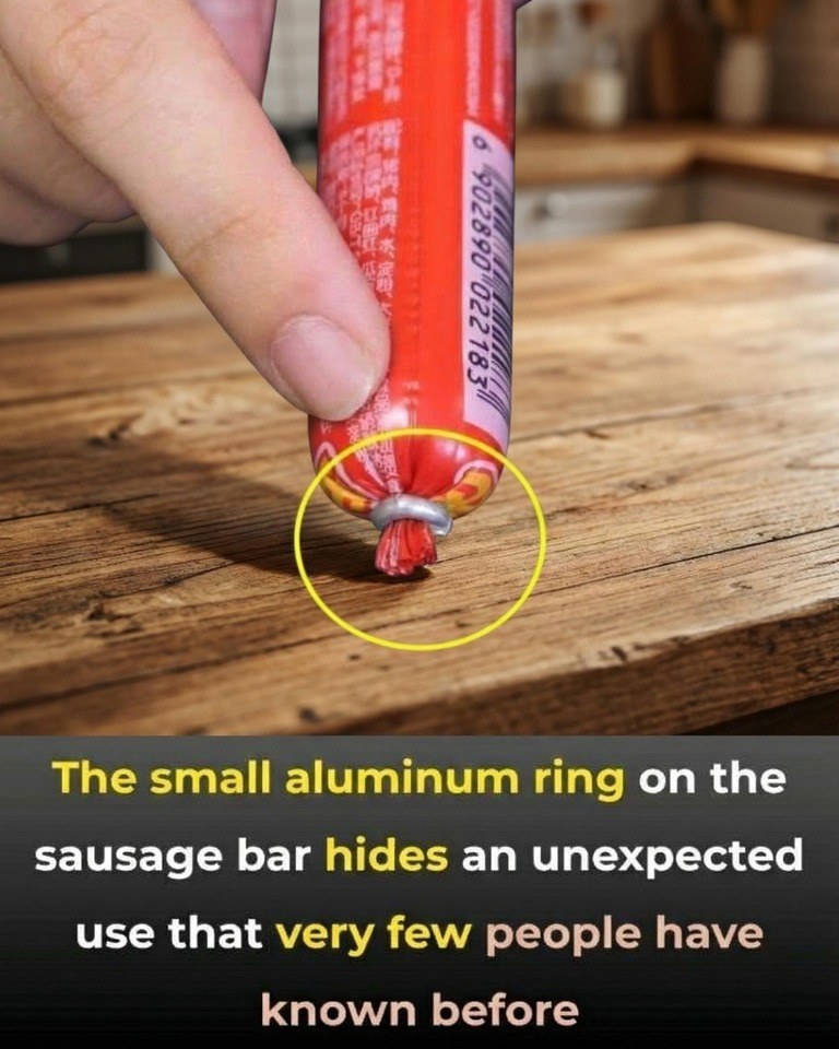 That Tiny Aluminum Ring on Your Sausage Holds a Secret Few People Know (Check In First comment👇)